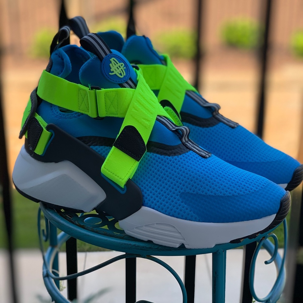 NEW Nike Huarache City Blue Hero